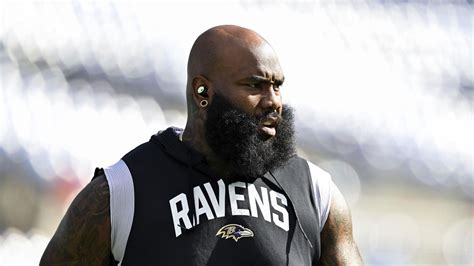 Ravens RT Morgan Moses doubtful to face Seahawks because of shoulder injury